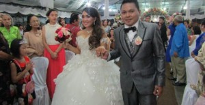 Diteguhkan Pdt Rundengan, Ryan dan Tessa Resmi Suami Isteri