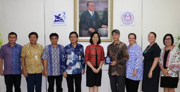 BERITA FOTO: Kunjungan Duta Besar USA Brian McFeeters 9 Dubes AS ke Unsrat