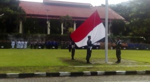 VONNIE PANAMBUNAN Inspektur Upacara Hari Pahlawan