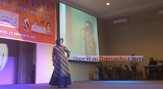 Kabag Ekonomi Tatie Thayeb khas dengan busana hijabnya, tampil menawan.