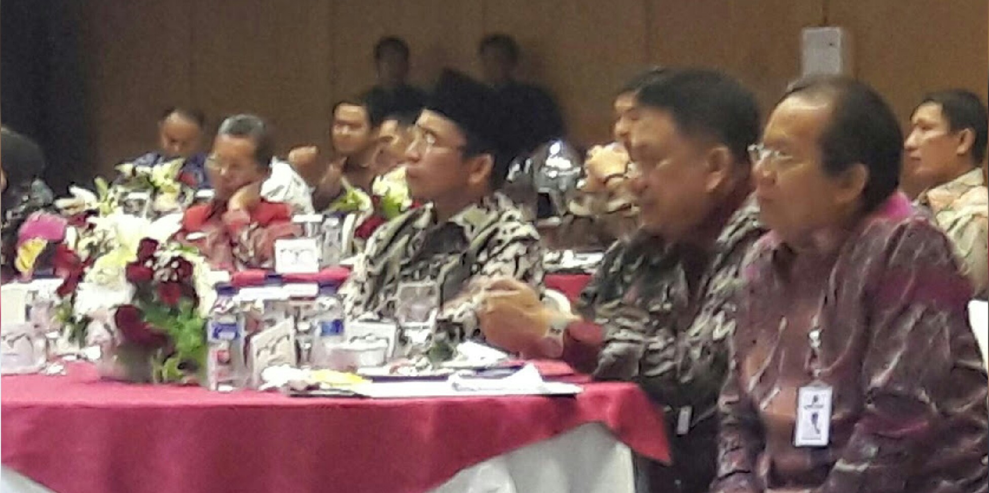 Olly Dondokambey saat menghadiri forum gubernur
