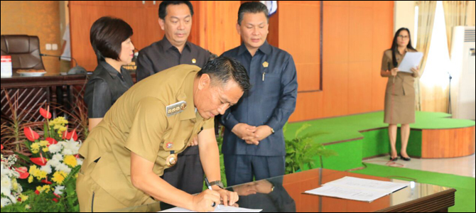 Pemkot - DPRD Tomohon Tandatangani Nota Kesepakatan KUA-PPAS APBD 2017