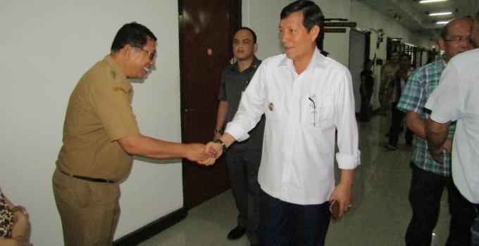 Mengejutkan !!! Tiba-tiba VICKY LUMENTUT Temui OLLY DONDOKAMBEY di DPRD Sulut, Begini...