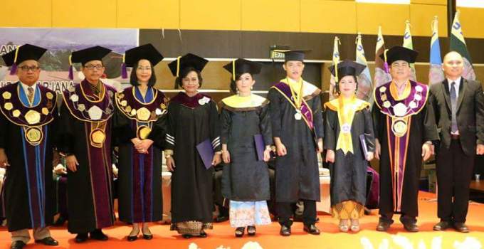 Unsrat Wisudakan 1.121 Lulusan