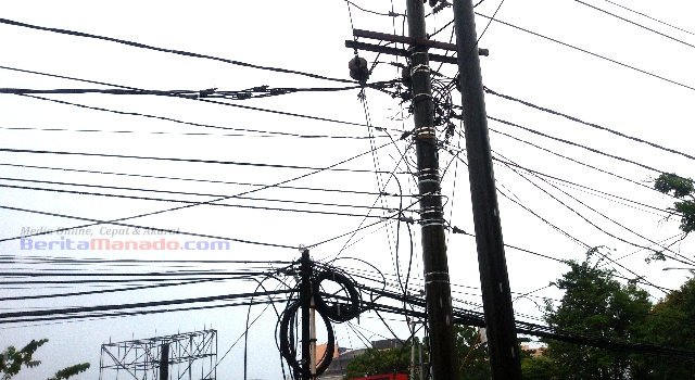 Sempat Meledak Dan Mengeluarkan Percikan Api, Benda Ini Teror Warga Bahu