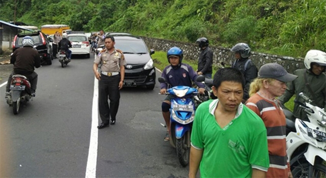 Dir Lantas Polda Sulut Turun Langsung Atasi Kemacetan di Lokasi Lakalantas