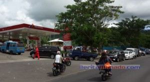 BBM ‘Lenyap’, Antrian Panjang Warnai SPBU di Minut