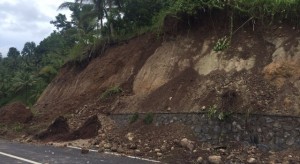 Jalan Utama Likupang Barat Tertimbun Longsor