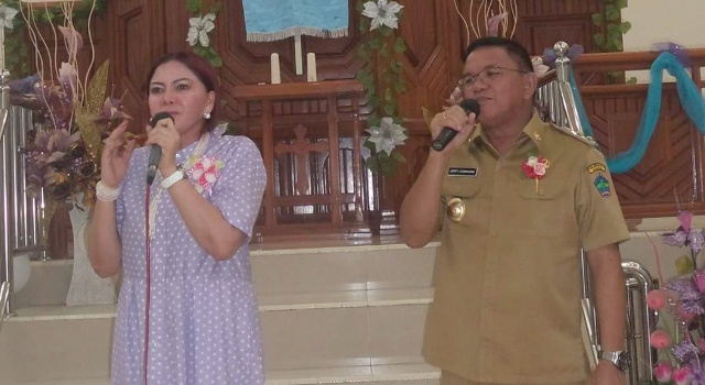VONNIE PANAMBUNAN-JOPPI LENGKONG Yakin Minut Semakin Diberkati Tahun 2017