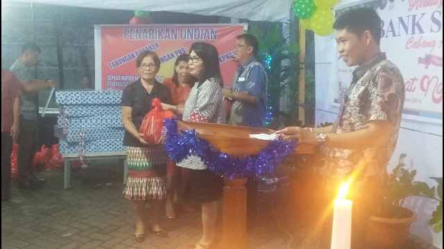 Ibadah Perayaan Natal, Bank SulutGo Serahkan Bantuan Bagi Lansia