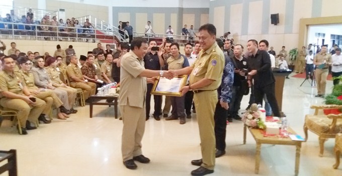 Bupati JAMES SUMENDAP Terima DIPA 2017