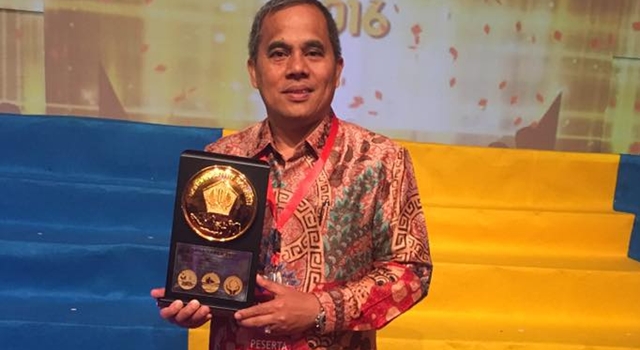 BERITA FOTO: JANTJE SAJOW Terima Penghargaan Dana Rakca 2016