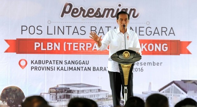 Presiden Joko Widodo saat memberikan sambutannya dalam peresmian Pos Lintas Batas Negara (PLBN) Entikong (Foto: Biro Pers, Media dan Informasi Sekretariat Kepresidenan)