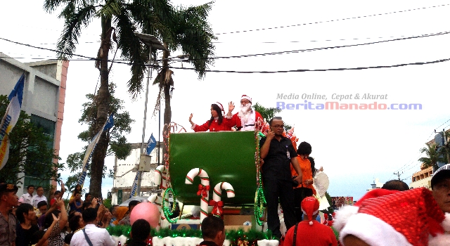 Keren !!! MOR DOMINUS BASTIAAN Dan Imelda Markus Jadi Santa Sehari