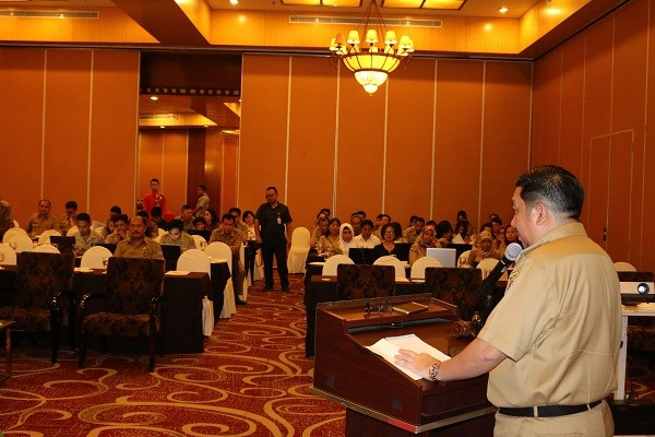 Wawali Mor saat memberikan arahan kepada para ASN.(tim02)