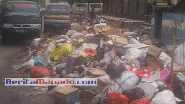 Sampah di Pusat Kota Amurang