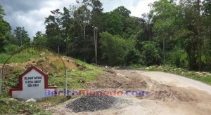 Pelebaran Jalan Kema, Jalan Desa Lansot Rusak Parah