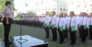 Kapolresta Manado Berikan Reward Kepada 12 Anggotanya