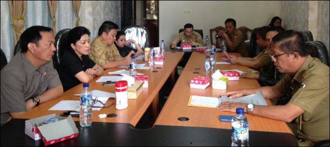 Miky Wenur Pimpin Rapat Bersama MPTGR Pemkot Tomohon, Soal?
