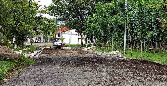 Telan Anggaran Rp 11M, Aspal Jalan di Unsrat 'Molor'