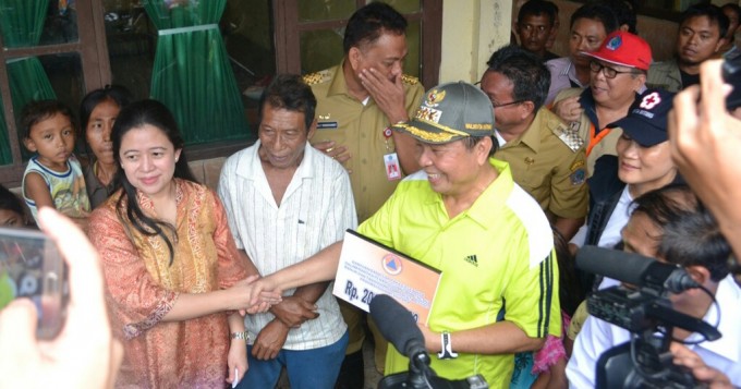 Bencana Bitung, Menko PUAN Berikan Bantuan Rp200 juta