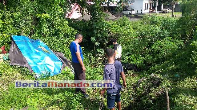 Mobil Jatuh ke Sungai di Jalan Trans Sulawesi 9 Unit Lantas Polres Minsel di Lokasi Kecelakaan