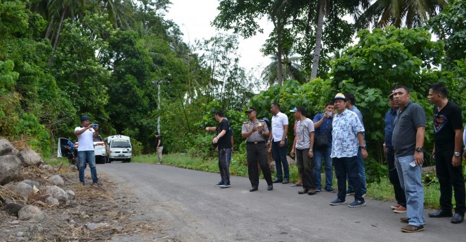 Rombongan Walikota Tinjau Lokasi Longsor di Lembeh