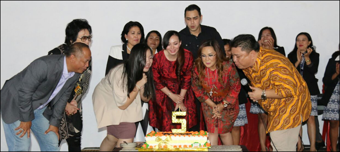 Syerly Sompotan Hadiri HUT ke-5 GBI Glow Tomohon