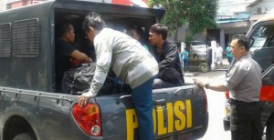 Demo Sopir, Polisi Gunakan Kendaraan Operasional Untuk Mengantar Warga