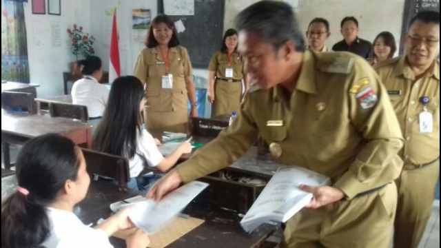Buka UNKP di SMA N 1 Amurang, Franky Wongkar: Sebelum Kerjakan Soal Berdoa Dulu
