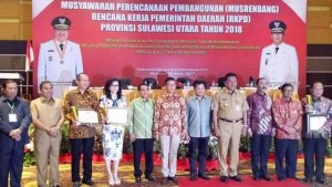 Terbaik se-Sulut, Bupati TETTY PARUNTU Terima Penghargaan Anugerah Pangripta Nusantara