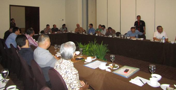 Workshop menghadirkan akademisi, politisi, praktisi, wartawan, tokoh masyarakat, tokoh agama