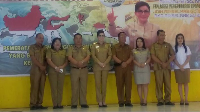 Bupati Minsel, Christiany Eugenia Paruntu, SE Bersama Humas dan Protokol Minsel