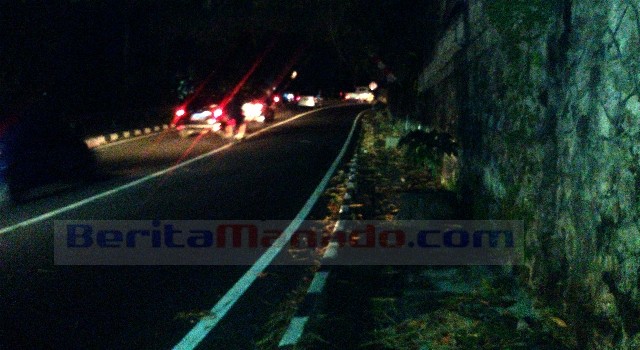 Ruas jalan Lumimuut yang berkelok dan menanjak gelap gulita beberapa bulan terakhir