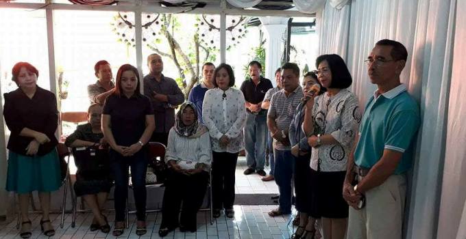BERITA FOTO: Ellen Kumaat Melayat Mantan PR3 Unsrat