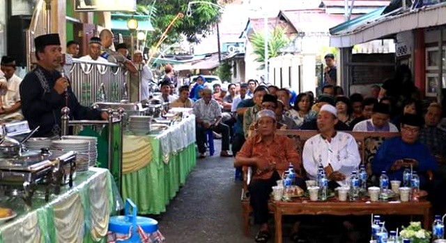Rum Usulu berbuka puasa bersama umat muslim di Sario