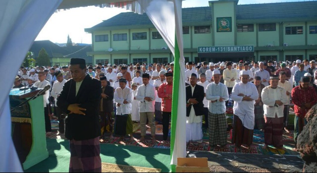 Sholat Id di Korem 131/Santiago Persatukan Masyarakat Dan Prajurit