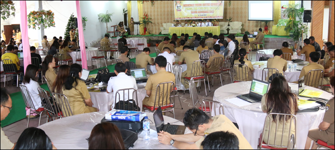 Walikota Tomohon Buka Bimtek Sistem Informasi Penggajian PNSD Kota Tomohon
