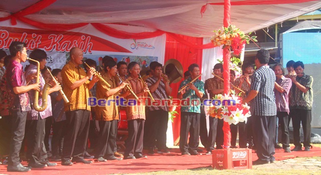 Festival Bukit Kasih 2017 Sukses Digelar 13 Penampilan tumpukan Musik Bambu Klarinet dari Kecamatan Langowan Utara