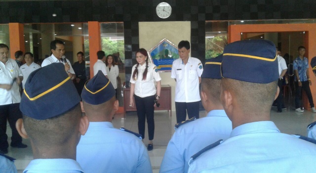 Bupati VONNIE PANAMBUNAN Lepas 50 Siswa Politeknik KP Bitung PKL di Minut
