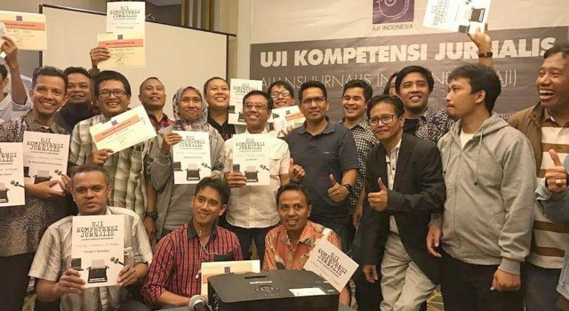 22 penguji kompetensi jurnalis yang baru.(foto: AJI Indonesia)