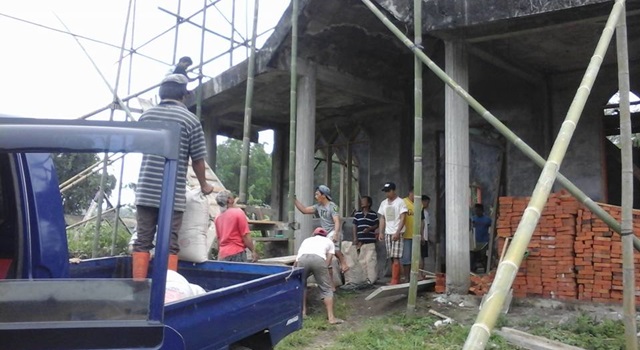 Jemaat GMIM Immanuel Kaayuran Atas Kerja Bakti Bersama Umat Katolik