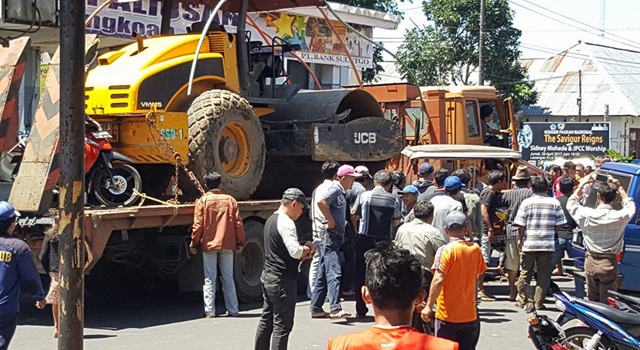 Trailer Seret Bendi di Kawangkoan, Korban Seorang Ibu dan Balita