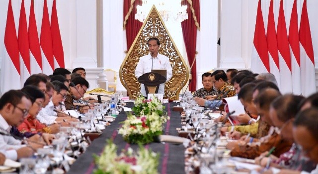 Joko Widodo memimpin rapat kabinet