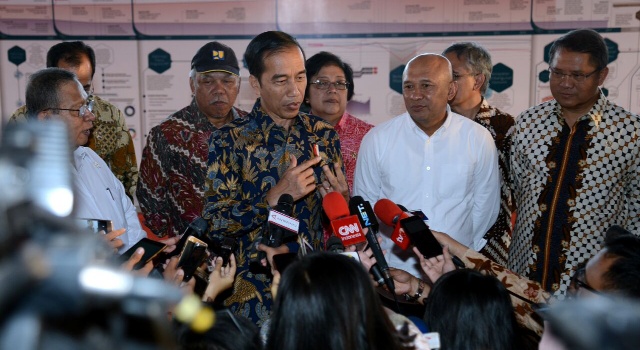 JOKO WIDODO Pastikan Sindikat Penyebar Kebencian di Media Sosial Diusut