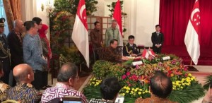 OLLY DONDOKAMBEY-STEVEN KANDOUW Tampil bersama JOKOWI di Forum Bisnis Internasional Singapura