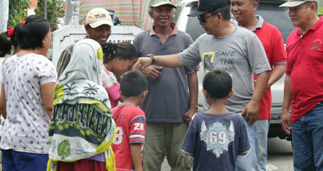 Bupati berdialog dengan warga Belang