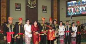 Menarik !!! “Perang Adat” Terjadi di Paripurna HUT Provinsi Sulut ke-53