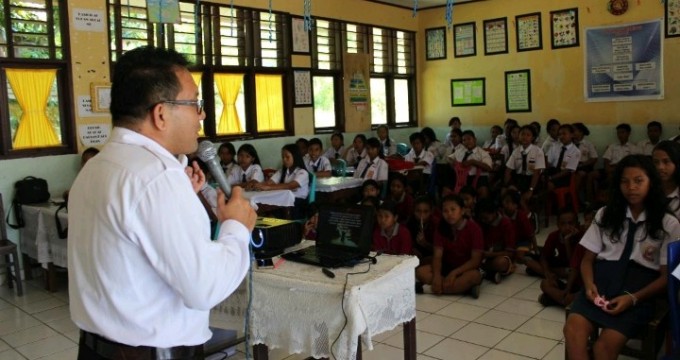 Puluhan Siswa SMP Kristen Bitung Jalani Tes Urine dari BNN Bitung