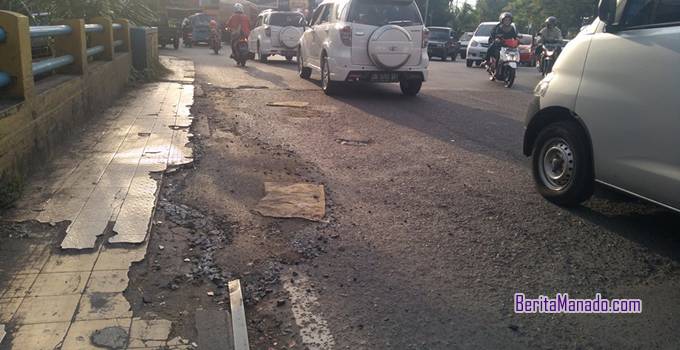Jalan berlubang telah diperbaiki